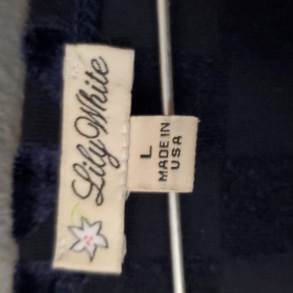 Lily White Shawl size L - Picture 2 of 3